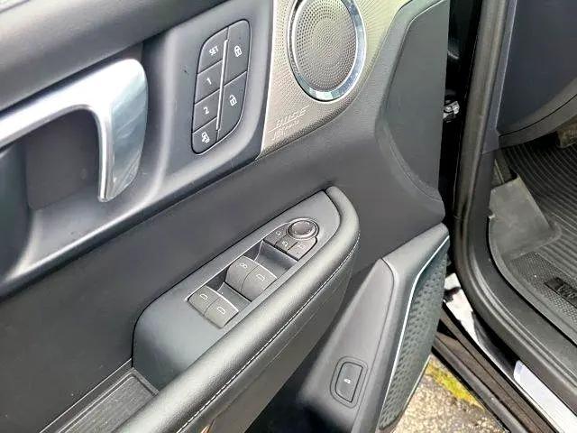 used 2025 Buick Enclave car, priced at $59,900