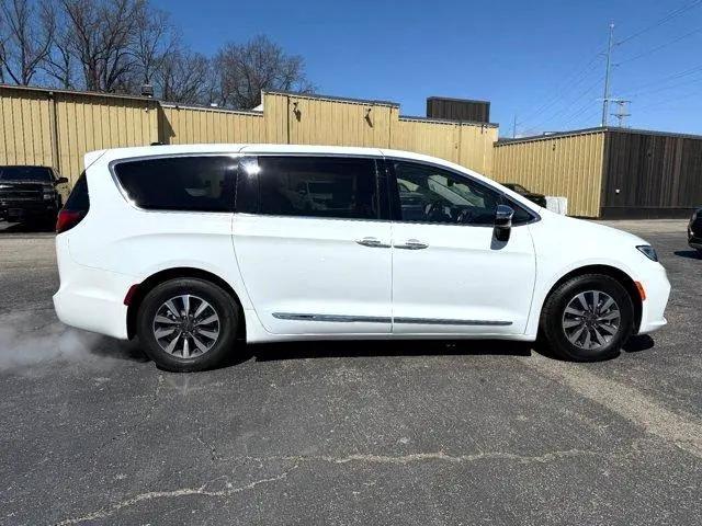 used 2023 Chrysler Pacifica Hybrid car, priced at $28,900