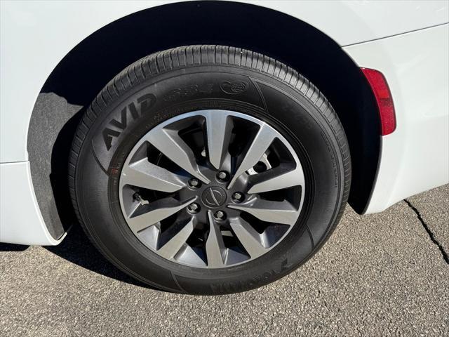 used 2023 Chrysler Pacifica Hybrid car, priced at $28,900