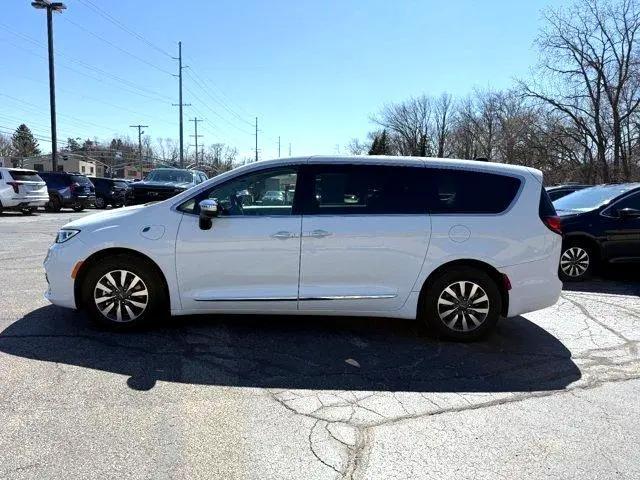 used 2023 Chrysler Pacifica Hybrid car, priced at $28,900
