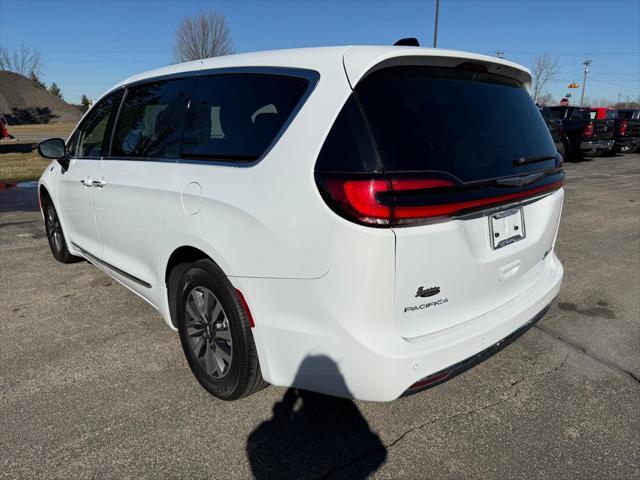 used 2023 Chrysler Pacifica Hybrid car, priced at $28,900
