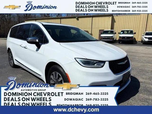 used 2023 Chrysler Pacifica Hybrid car, priced at $28,900
