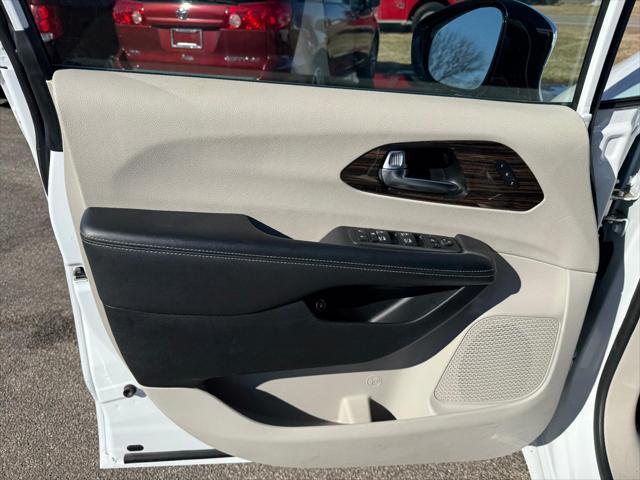 used 2023 Chrysler Pacifica Hybrid car, priced at $28,900