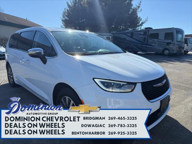used 2023 Chrysler Pacifica Hybrid car, priced at $28,900