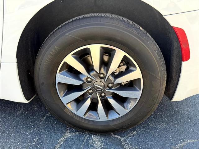 used 2023 Chrysler Pacifica Hybrid car, priced at $28,900
