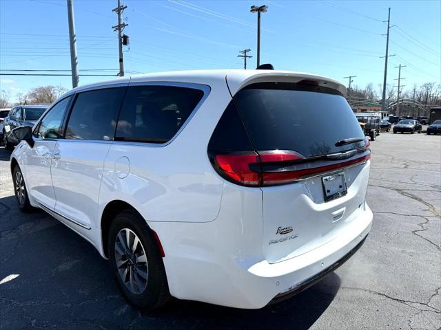 used 2023 Chrysler Pacifica Hybrid car, priced at $28,900