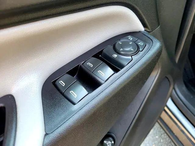 used 2020 Chevrolet Equinox car, priced at $17,900