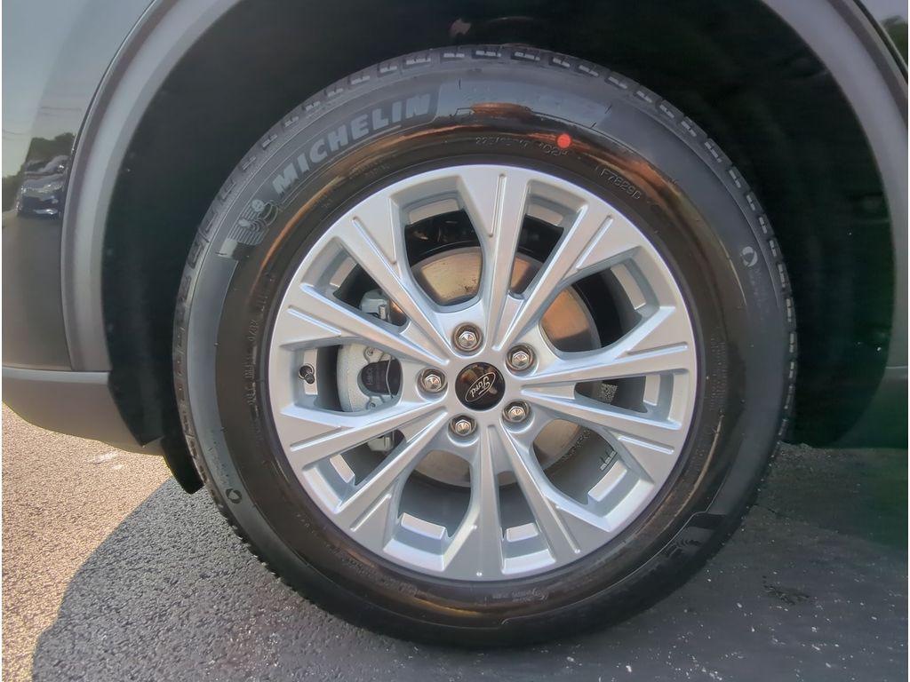 new 2025 Ford Escape car, priced at $25,990