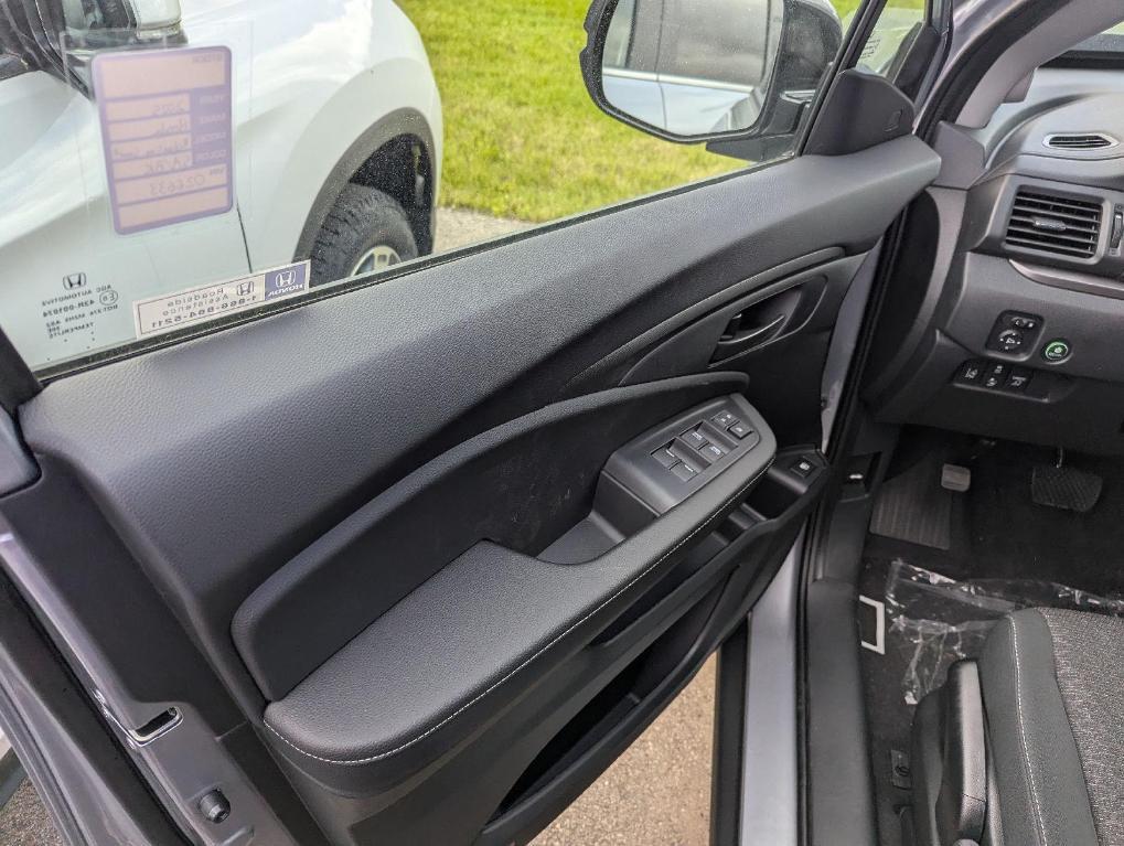 new 2025 Honda Ridgeline car, priced at $41,600