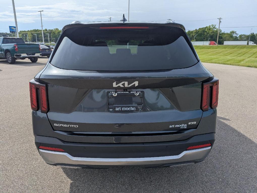 used 2024 Kia Sorento car, priced at $31,927