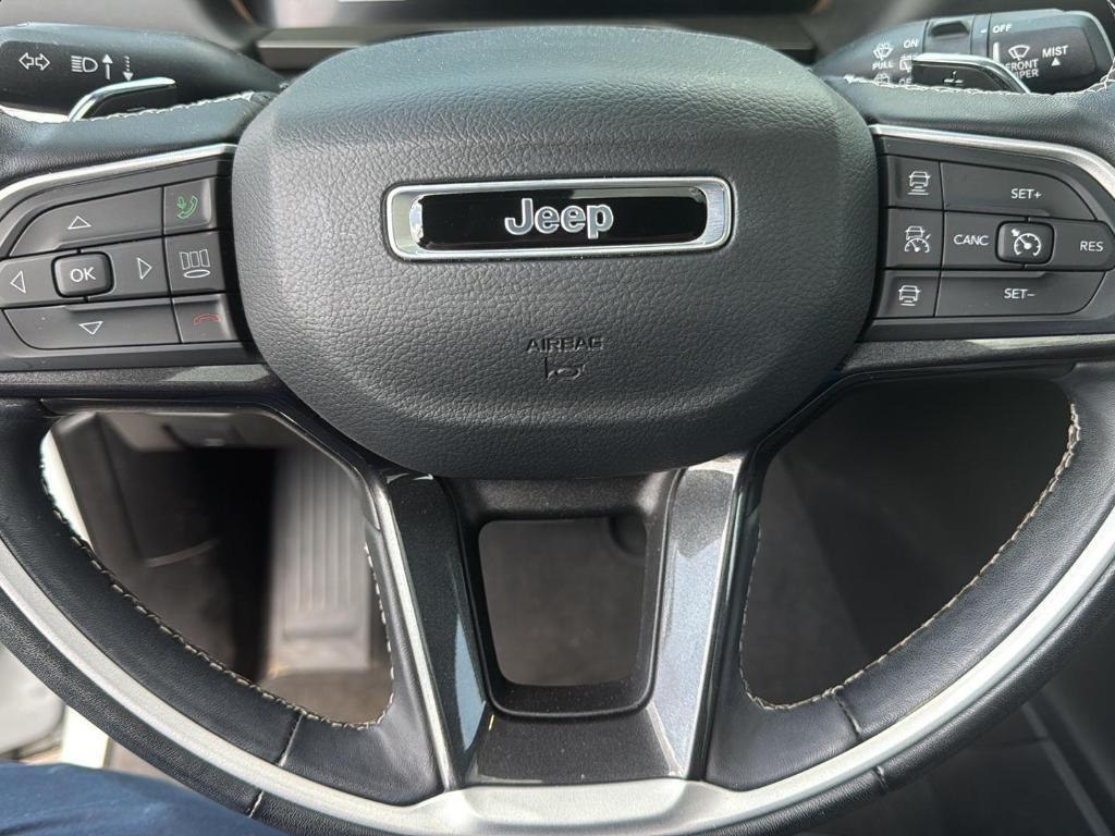 used 2022 Jeep Grand Cherokee car, priced at $32,827