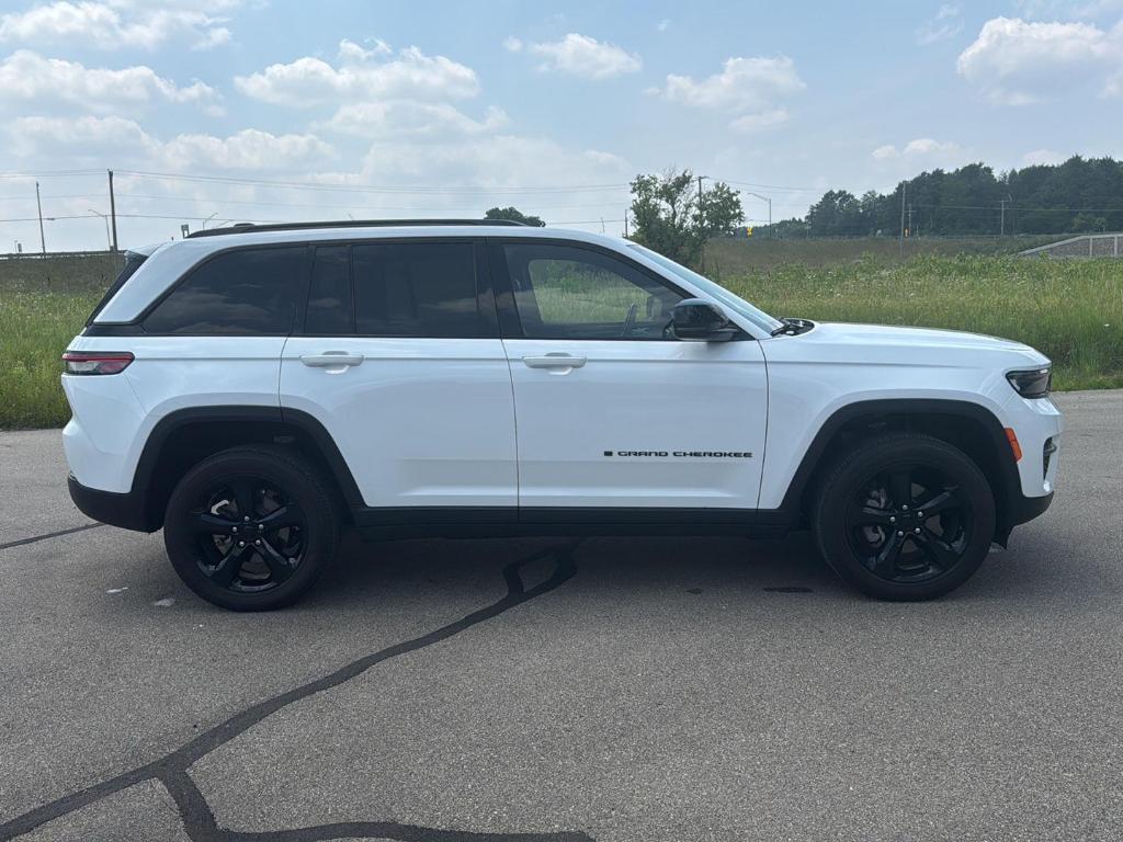 used 2022 Jeep Grand Cherokee car, priced at $32,827