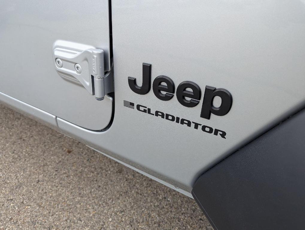 used 2023 Jeep Gladiator car, priced at $28,309