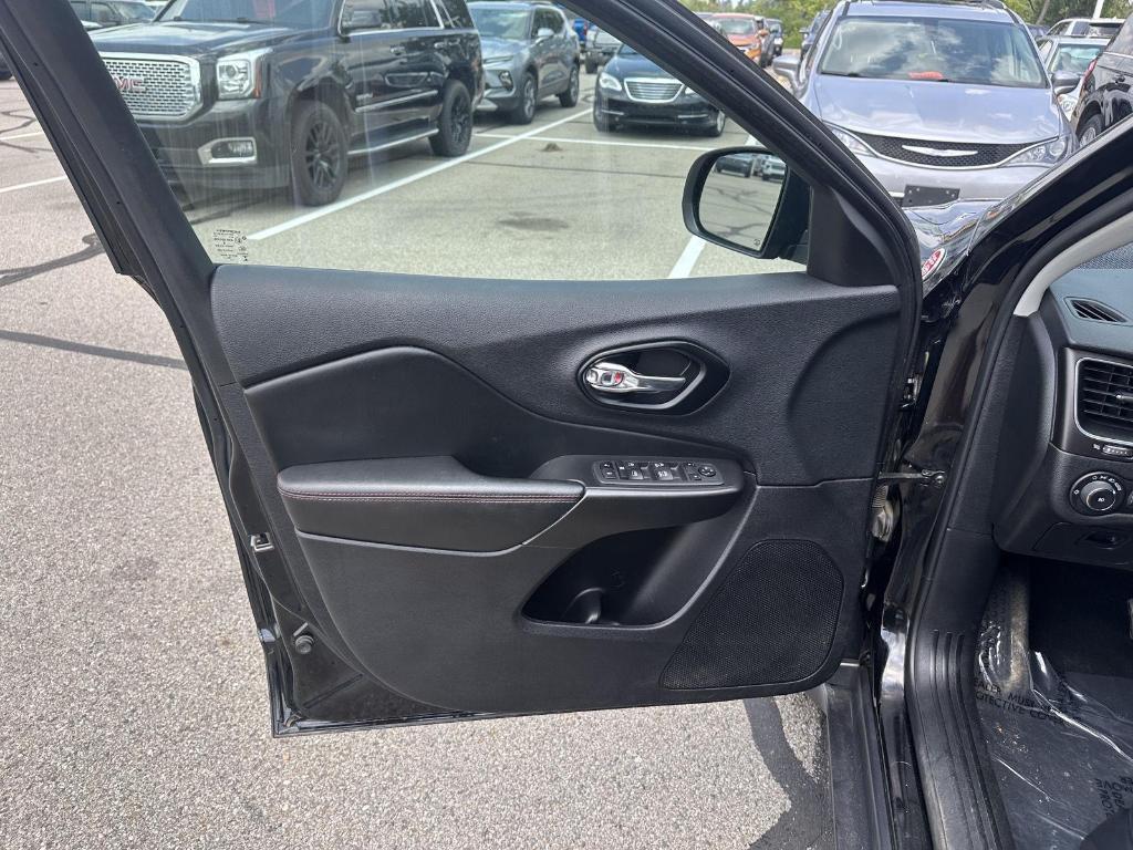 used 2021 Jeep Cherokee car, priced at $16,485