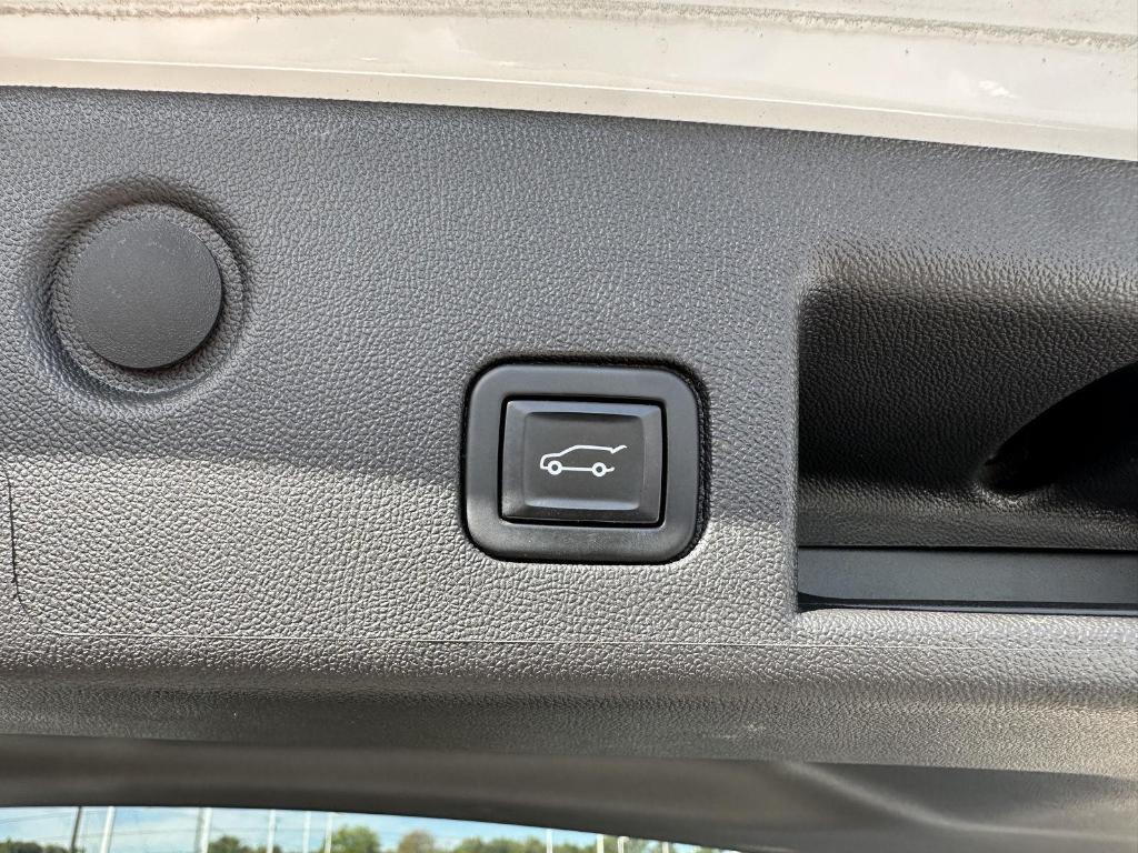 used 2022 Chevrolet Equinox car, priced at $20,489