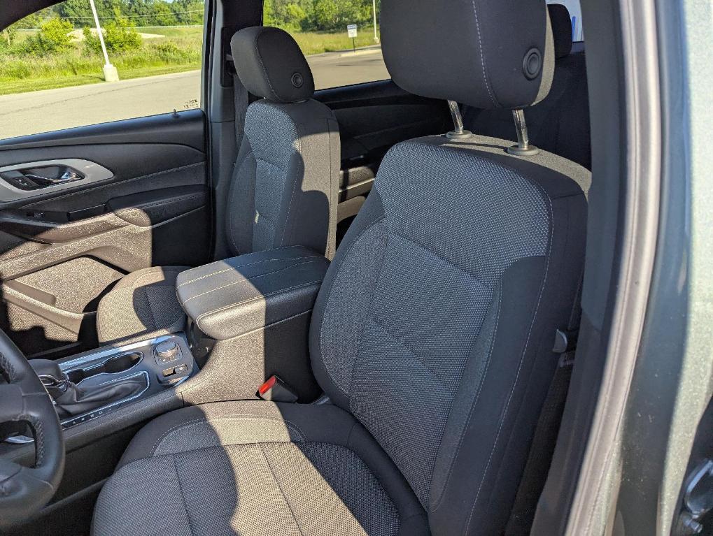 used 2023 Chevrolet Traverse car, priced at $33,949