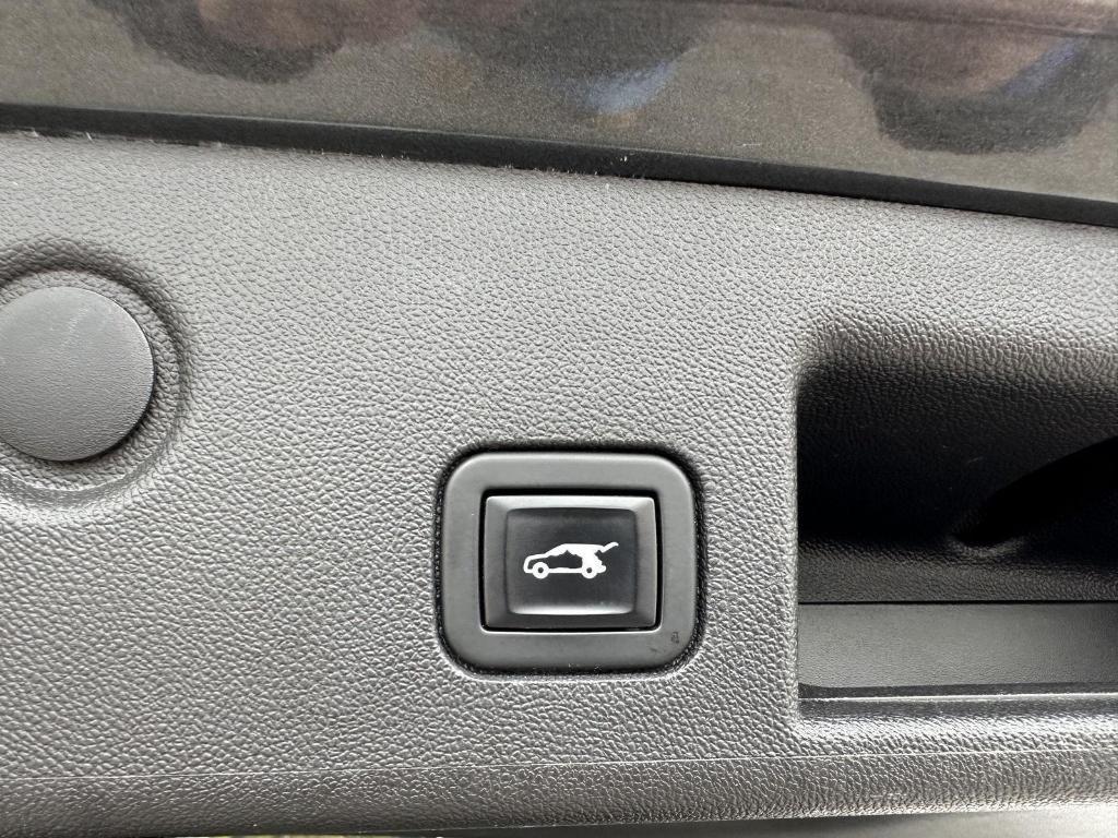 used 2021 Chevrolet Equinox car, priced at $19,989