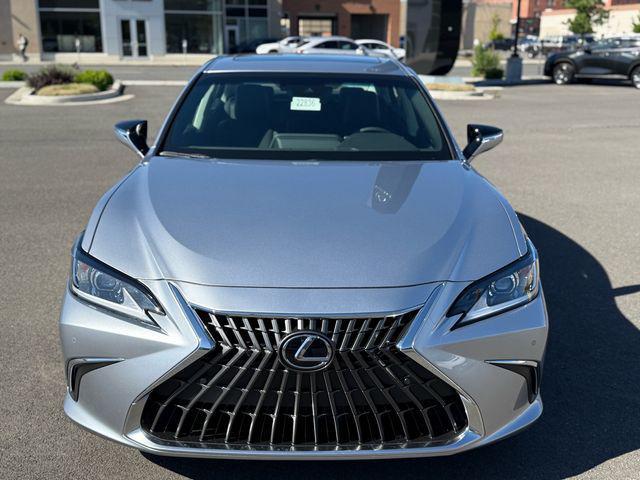 new 2025 Lexus ES 300h car, priced at $46,853