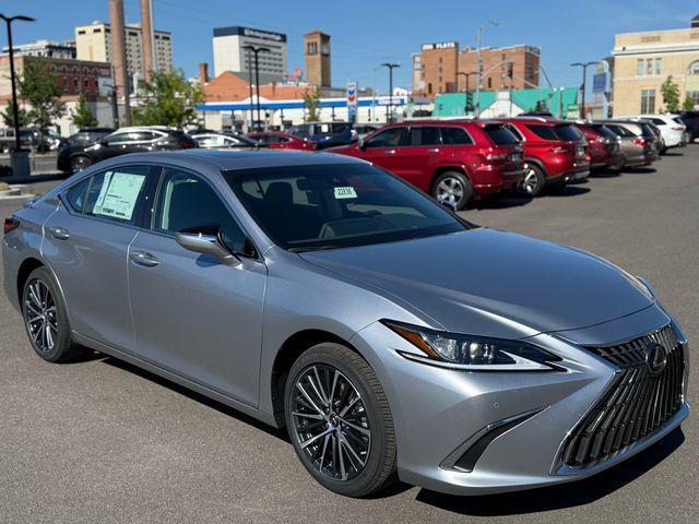 new 2025 Lexus ES 300h car, priced at $46,853