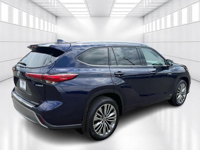 used 2021 Toyota Highlander Hybrid car, priced at $43,999