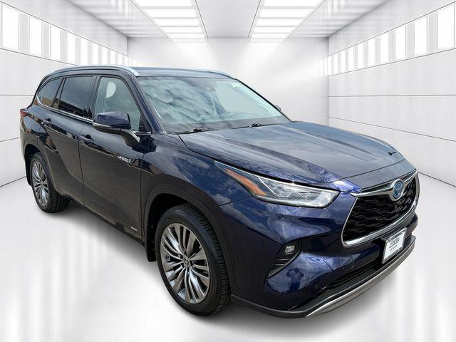used 2021 Toyota Highlander Hybrid car, priced at $43,999