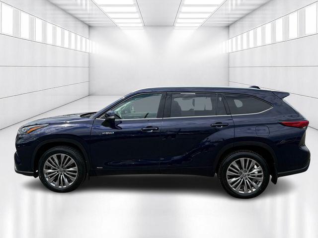 used 2021 Toyota Highlander Hybrid car, priced at $43,999