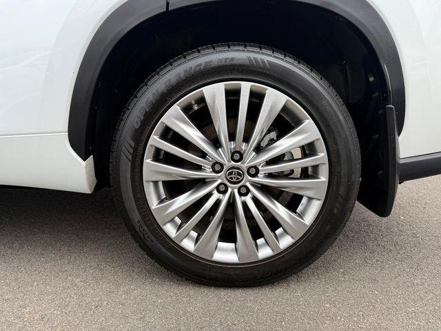 used 2023 Toyota Highlander car, priced at $44,999