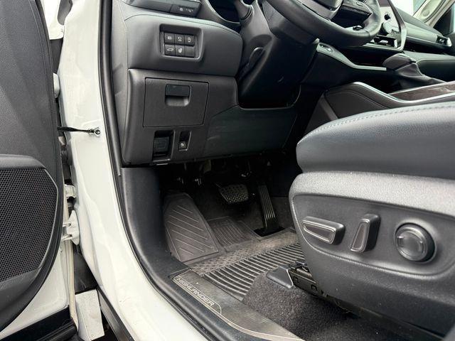used 2023 Toyota Highlander car, priced at $44,999