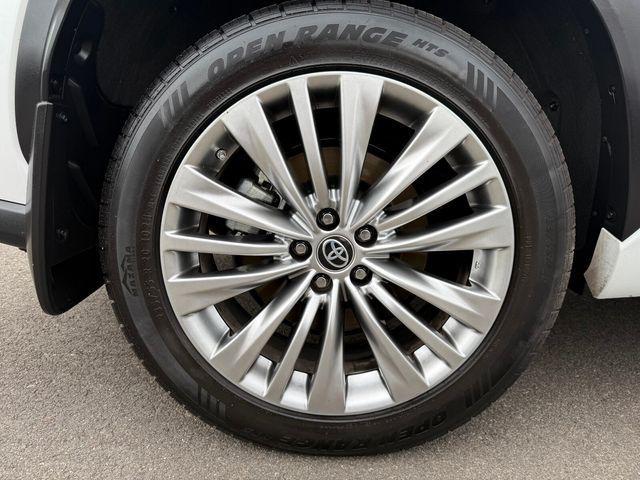 used 2023 Toyota Highlander car, priced at $44,999