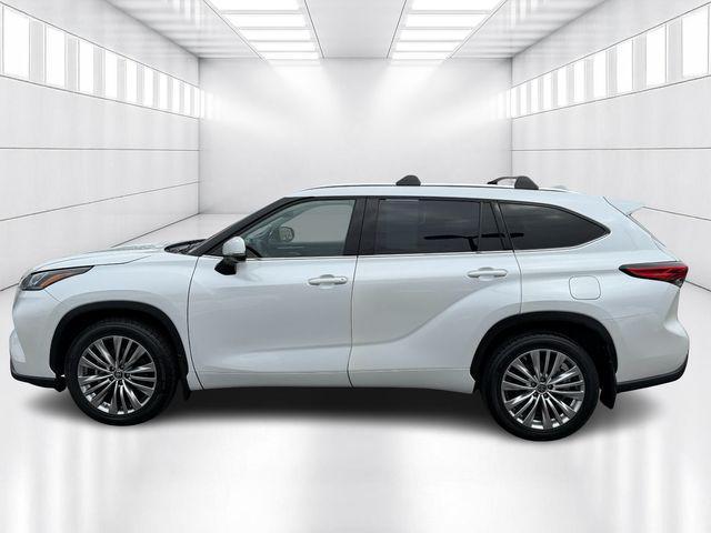 used 2023 Toyota Highlander car, priced at $44,999