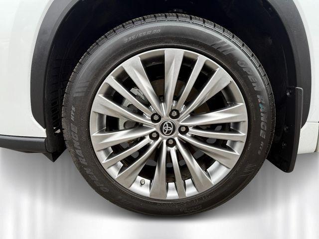 used 2023 Toyota Highlander car, priced at $44,999