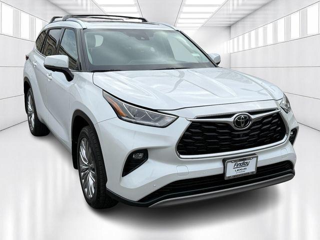 used 2023 Toyota Highlander car, priced at $44,999