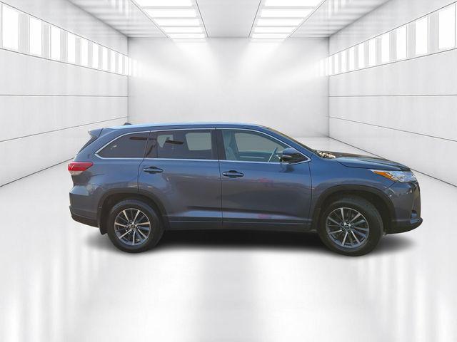 used 2018 Toyota Highlander car, priced at $27,999