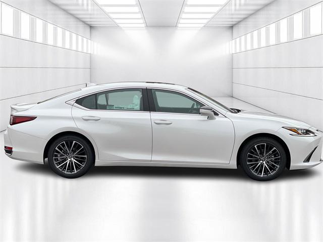 new 2025 Lexus ES 300h car, priced at $50,944