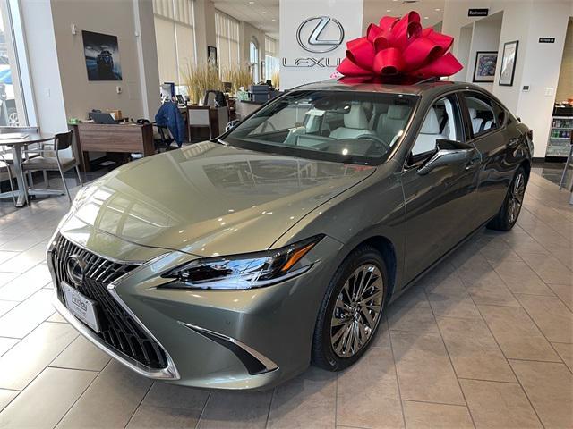 new 2025 Lexus ES 300h car, priced at $56,064