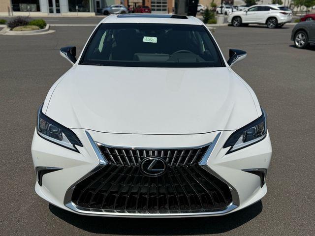 new 2025 Lexus ES 300h car, priced at $47,652