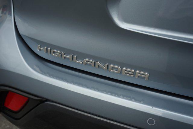 used 2022 Toyota Highlander car, priced at $39,499