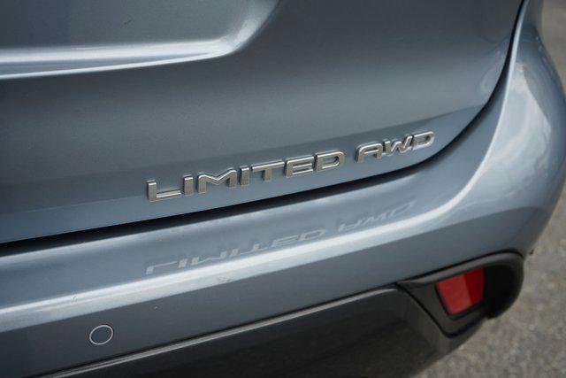used 2022 Toyota Highlander car, priced at $39,499