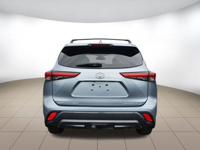 used 2022 Toyota Highlander car, priced at $39,499