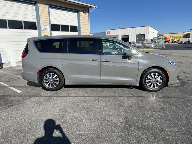 used 2022 Chrysler Pacifica Hybrid car, priced at $22,997