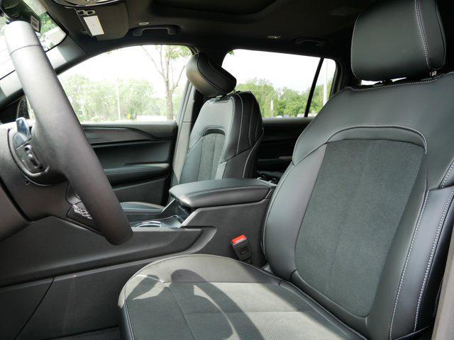 new 2025 Jeep Grand Cherokee L car, priced at $51,370
