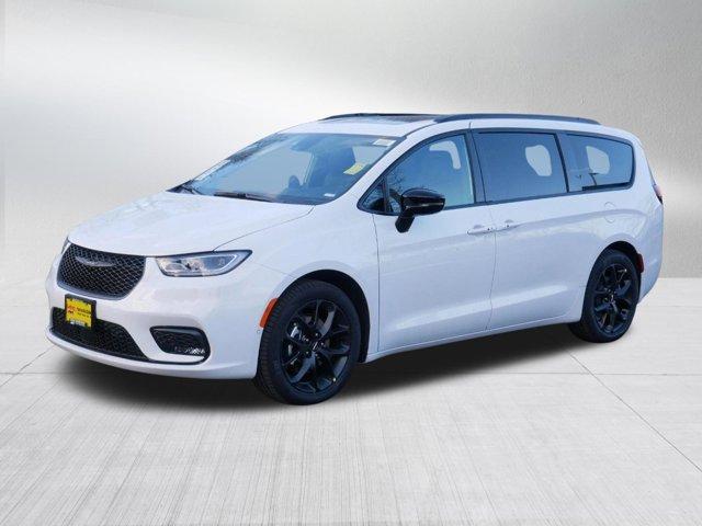 new 2024 Chrysler Pacifica car, priced at $46,079