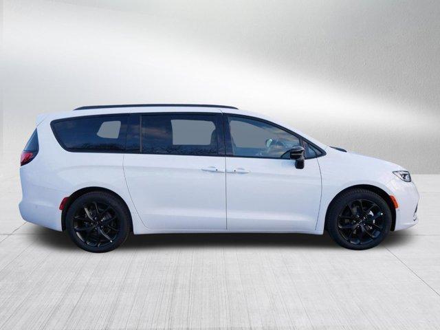 new 2024 Chrysler Pacifica car, priced at $46,079