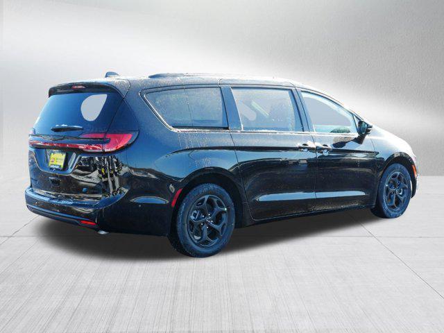new 2025 Chrysler Pacifica Hybrid car, priced at $43,999