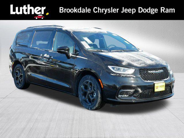 new 2025 Chrysler Pacifica Hybrid car, priced at $45,188