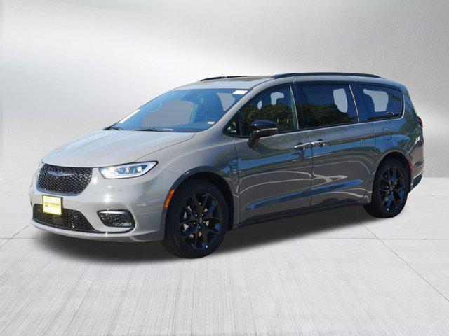 new 2025 Chrysler Pacifica car, priced at $47,864