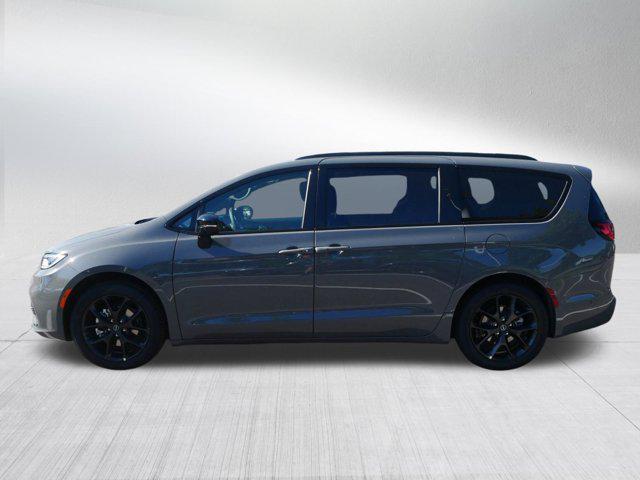 new 2025 Chrysler Pacifica car, priced at $47,864