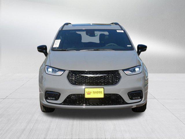 new 2025 Chrysler Pacifica car, priced at $47,864