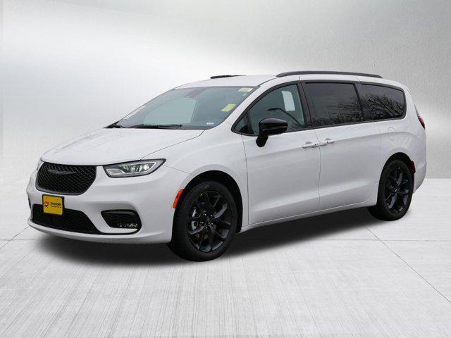 new 2024 Chrysler Pacifica car, priced at $42,078