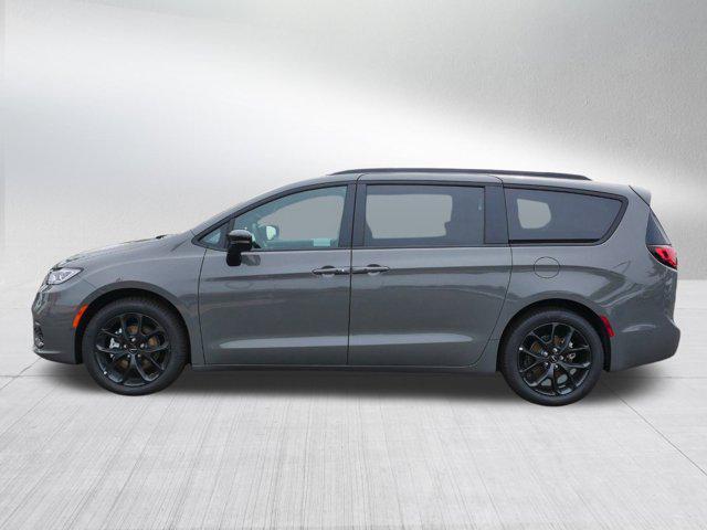 new 2024 Chrysler Pacifica car, priced at $42,688